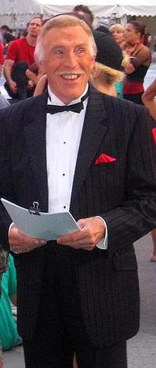 Bruce Forsyth, koomik - Ühendkuningriik