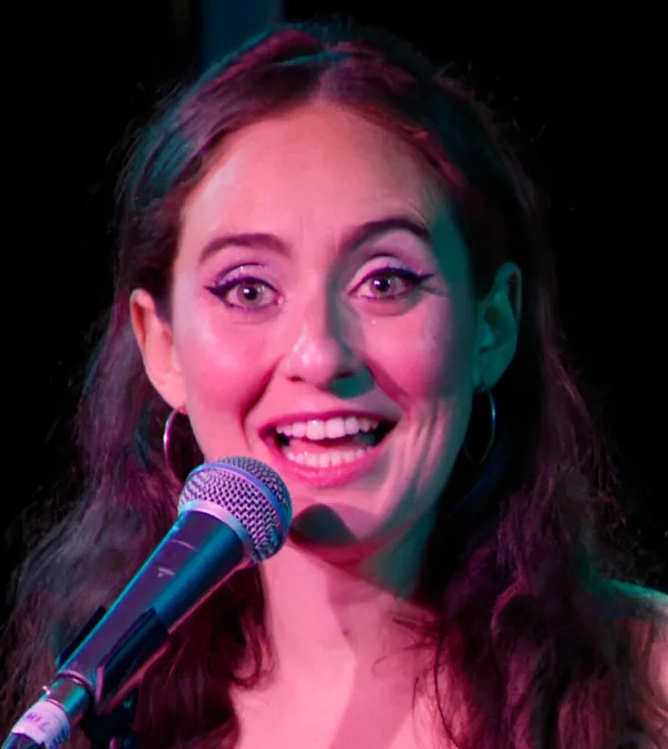 Catherine Cohen, humoriste de États-Unis