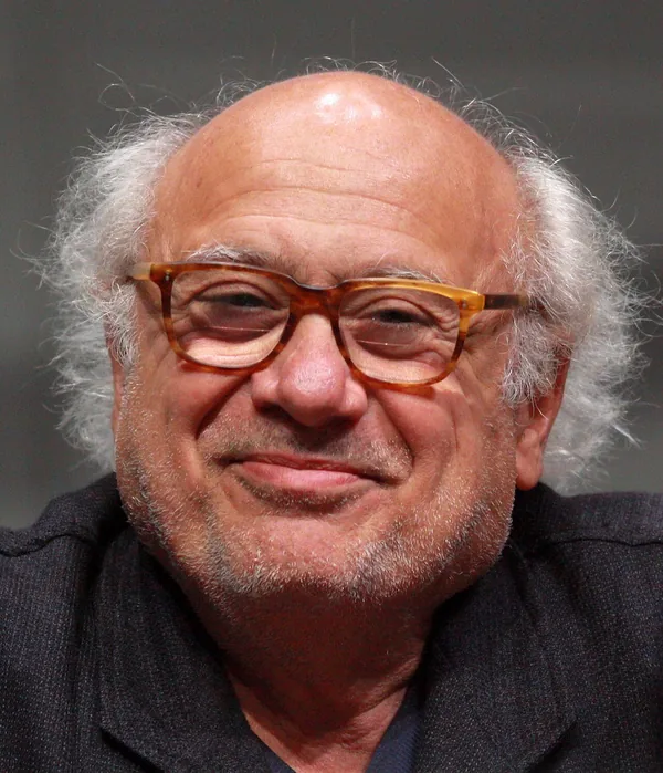Danny DeVito, comediwr o Yr Unol Daleithiau