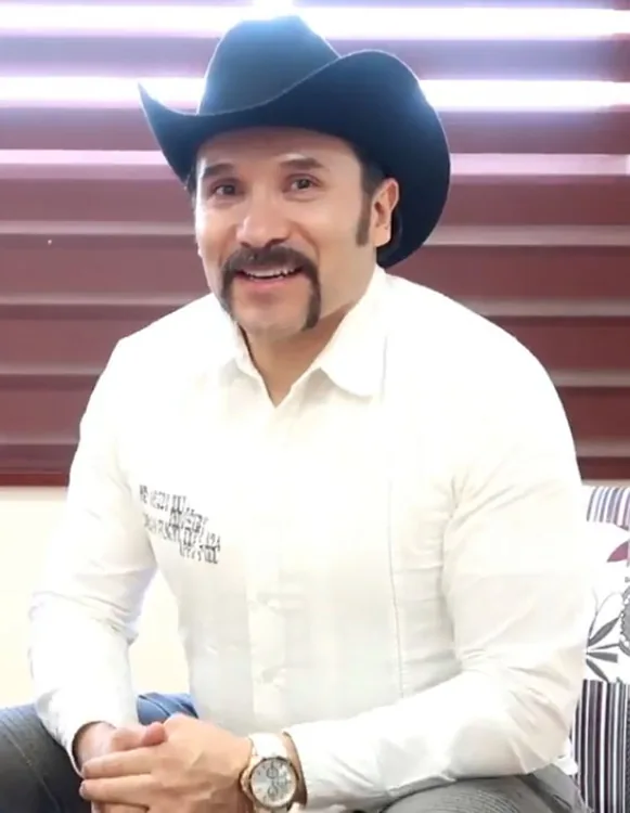 Luis Manuel Ávila cruz, comico da Messico