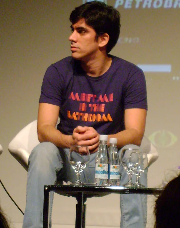 Marcelo Adnet, comedian from Brazil