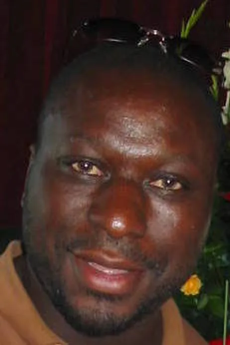 Mouss Diouf, comediwr o Ffrainc