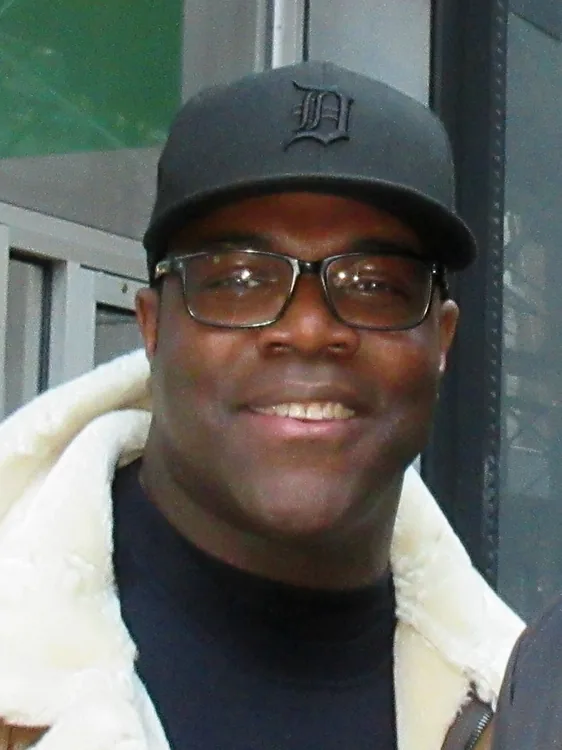 Sam Richardson, comediwr o Yr Unol Daleithiau