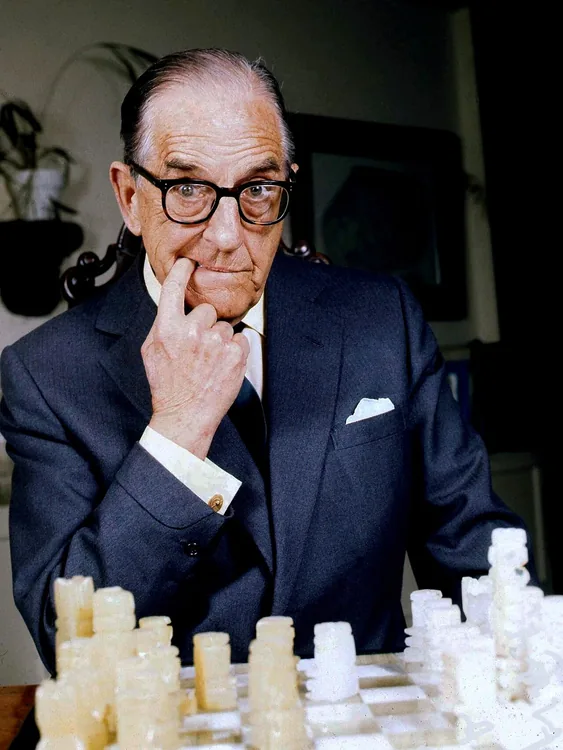 Stanley Holloway, Komiker aus Vereinigtes Königreich