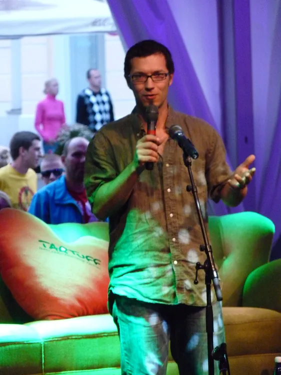Stewart Johnson, còmic de Estònia